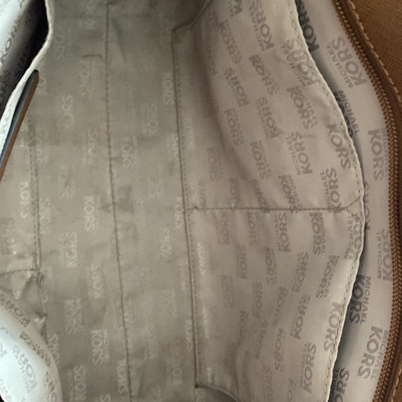 Michael Kors purse brown with gold hardware - Picture 7 of 7